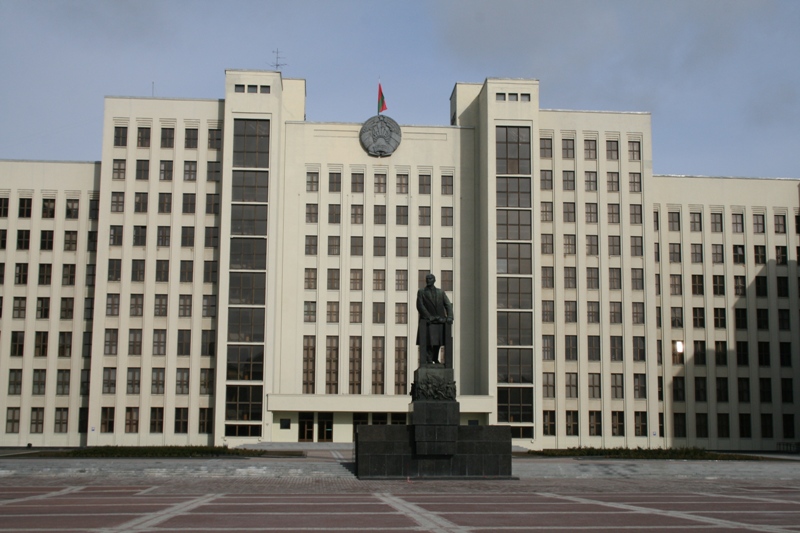 Nacionalinė asamblėja ir paminklas V.Leninui